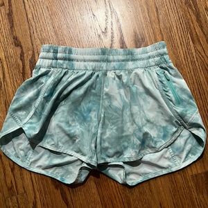 Lululemon Tracker 4” Short